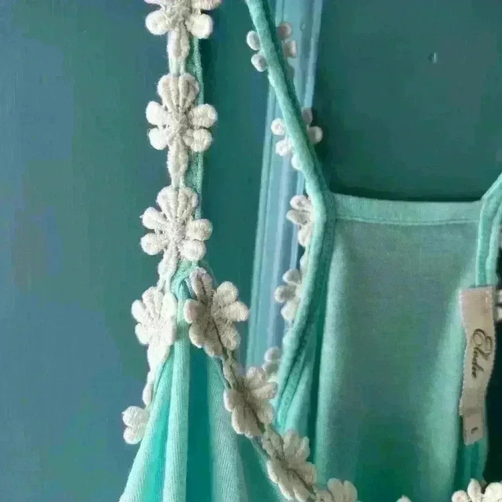 Elodie- Crop Top- Teal with White Flower Trim- Large - Picture 6 of 6